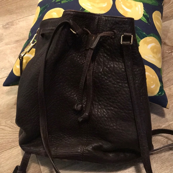 HOST PICK 🫶 Elizabeth & James Leather Cynnie Sling Bucket Bag Dark Brown Raisin - Picture 4 of 12